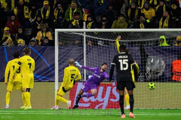 意大利杯尤文2-0乌迪内斯晋级，乔纳森-戴维、洛卡特利建功